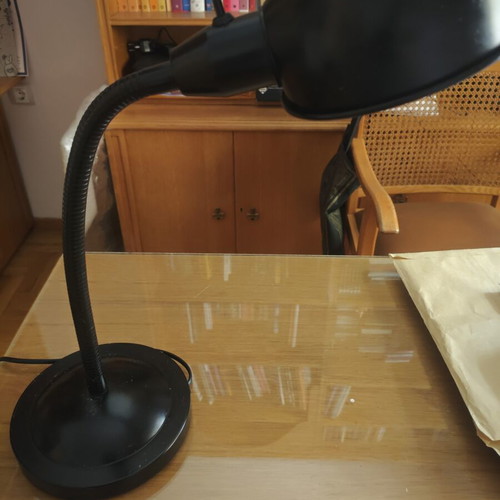 Desk lamp with flexible arm like new