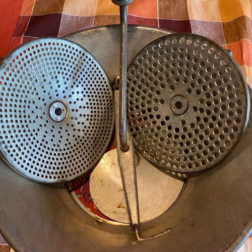 Manual grain mill used with two blades