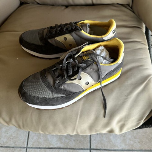 Saucony men's sneakers new, size 44, gray and yellow