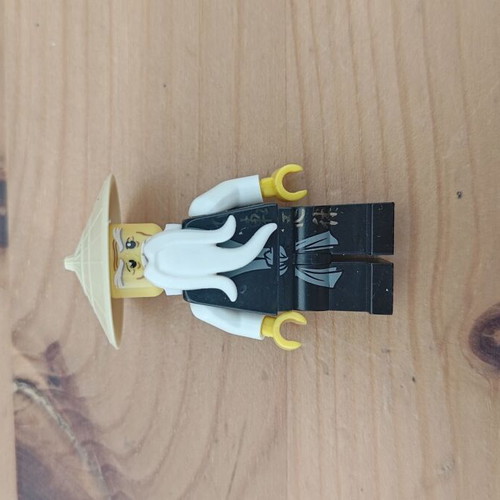 Lego Wu Sensei Legacy Minifigure like new, black robe