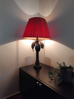 Επιτραπέζιο φωτιστικό μεταχειρισμένο από μπρούτζο με αμπαζούρ Calèche