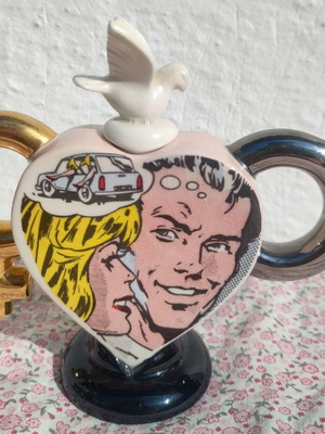 Κεραμικός συλλεκτικός τσαγιερόσχημος Valentine Heart Paul Cardew μεταχειρισμένο, pop art