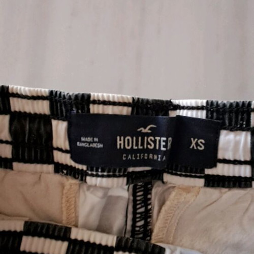 Hollister men's bermuda shorts XS like new, black and white