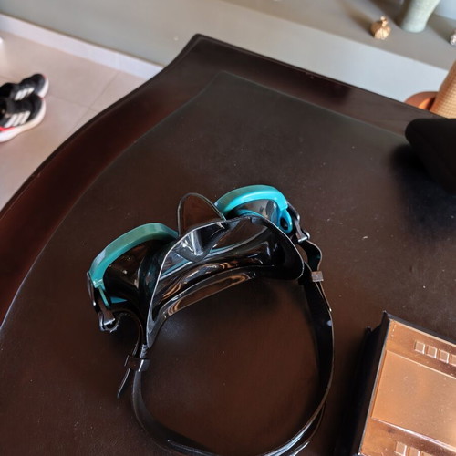 Wave snorkeling mask used, tempered glass lens