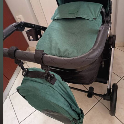 Baby items like new, including Lorelli 2-in-1 stroller and travel crib