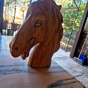 χειροποίητο ξύλινο άγαλμα άλογο