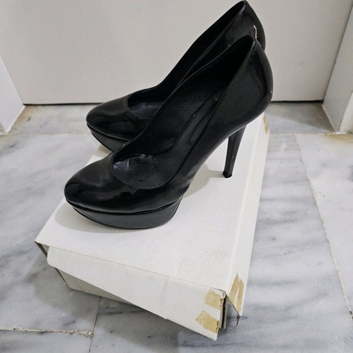 Bacali Collection pumps used, black patent leather 12cm heels