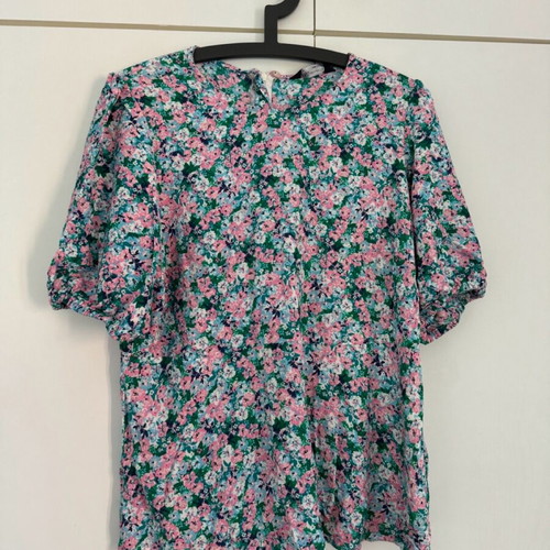 T-shirt with flowers Marks & Spencer like new, size L-XL