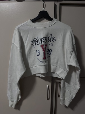 Bershka cropped long sleeve top size S, white
