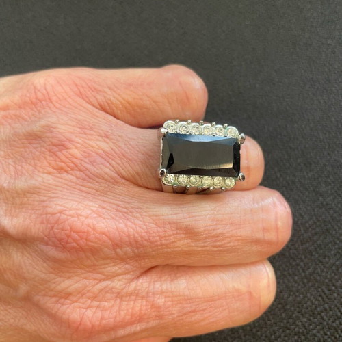 Statement ring with black stone and strass like new