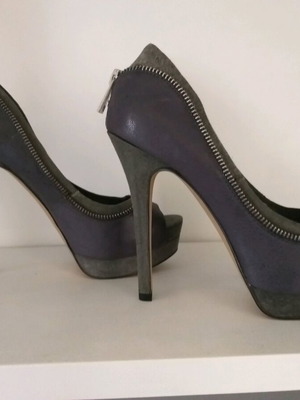 Peep toe pumps like new with zipper, size 37