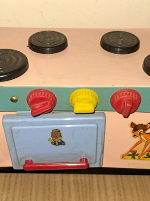 Tin toy kitchen like new