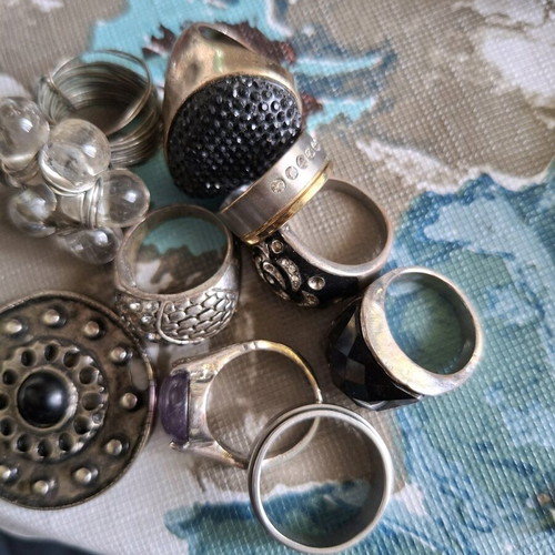 Jewelry set used, rings and pendant