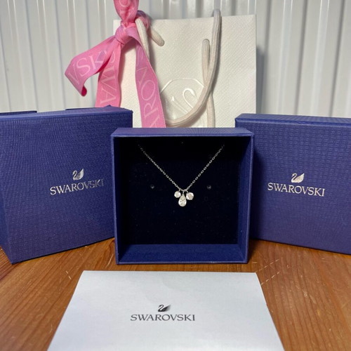 Swarovski Mesmera necklace with pear cut zirconia, like new, silver