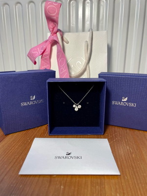 Swarovski Mesmera necklace with pear cut zirconia, like new, silver