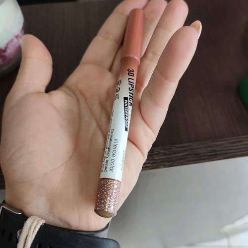 Lip liner new with rhinestones