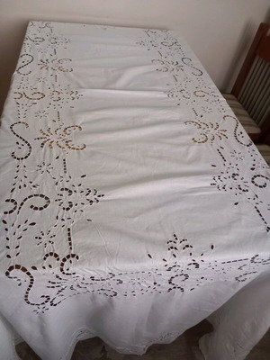 Cut tablecloth like new 1.70×2.46 only with box