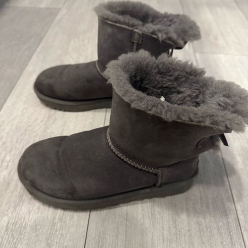 Ugg Bailey Bow women's boots size 37 used, gray
