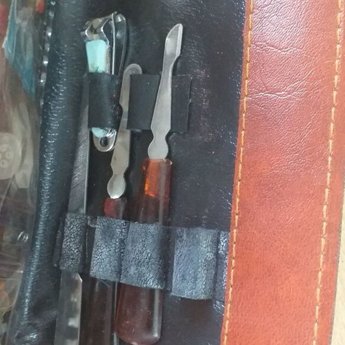 Vintage sewing and manicure set like new