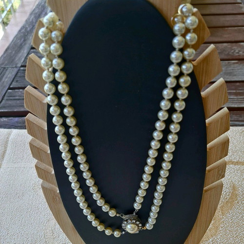 Necklace with pearls and crystals used, long double-wear
