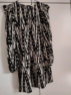 H&M dress like new, size S, black and beige