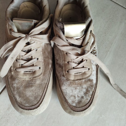 Athletic shoes refurbished, size 38, gold color
