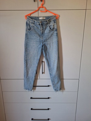 Stradivarius Mom Slim Fit Jeans Size 38 Like New Light Blue