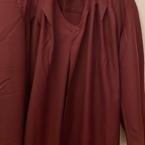 Student gown burgundy new with cap
