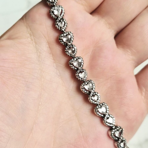 Pandora Sparkling Halo Heart bracelet like new, silver 925