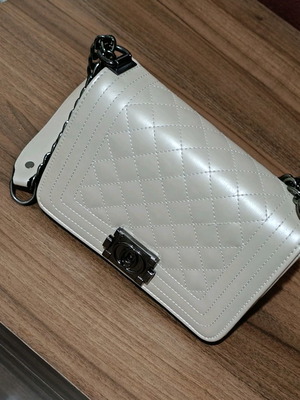Handbag like new, barely used