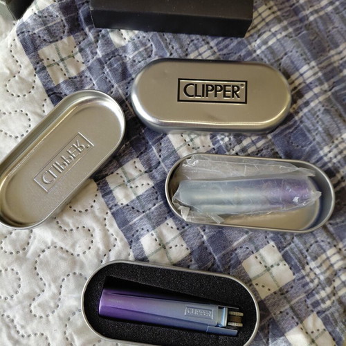 Clipper Metal Icy Gradient lighter new with metal case