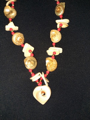 Summer necklace with natural shells and red beads like new