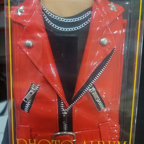 Collectible photo album 10x15cm with red patent leather jacket design new