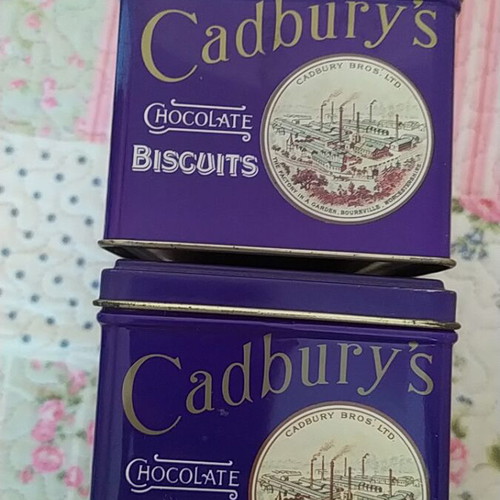 Cadbury's vintage biscuit tins set of 2 used from the 90s