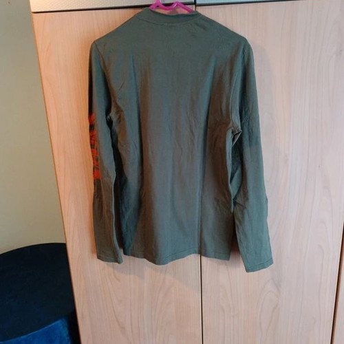 T-shirt long sleeve men's size L used