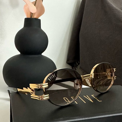 9Five sunglasses like new, black and gold