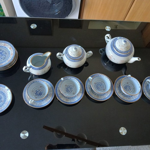 Tea set like new with teapot, creamer, sugar bowl, 5 cups and 10 saucers