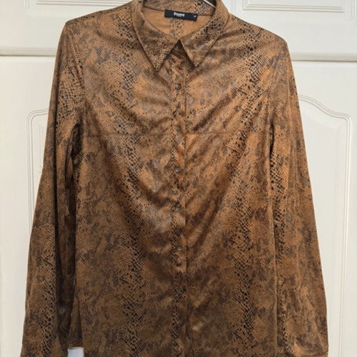 Shirt like new, thick fabric, fitted, size S