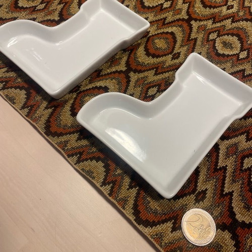 Christmas bowls boot design like new, set of 2 pieces