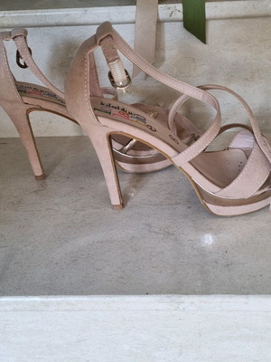 Πέδιλα γυναικεία με ψηλό τακούνι μεταχειρισμένα, μπεζ, μέγεθος 38