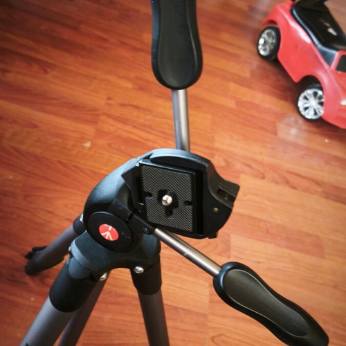 Manfrotto photographic tripod like new, max height 165 cm