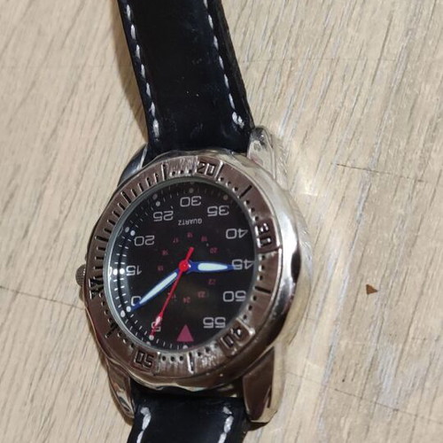 Men's quartz watch like new