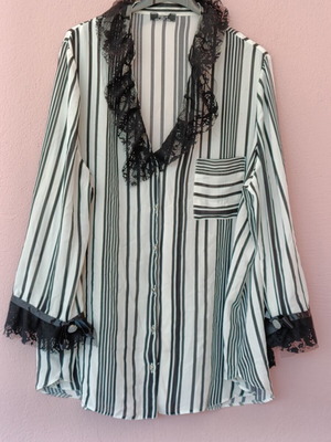 Vintage black and white striped women's shirt like new, lace details