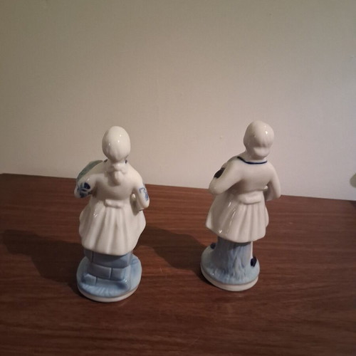 Vintage porcelain figurines set of 2 used, blue and white style