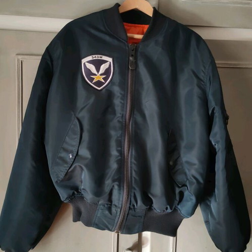 Flyer/bomber jacket unisex like new with air force patches