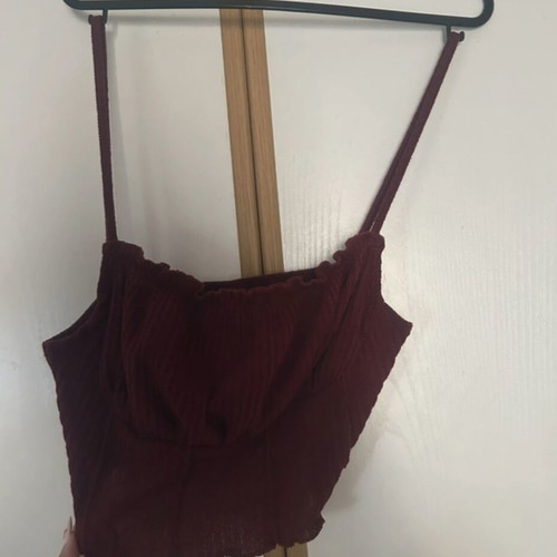 Strap top like new, size M, red
