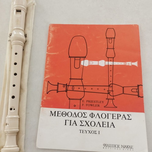 Yamaha YRS-23 soprano recorder with Method book by F. Nakas