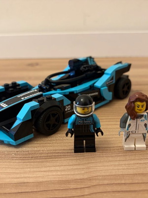 Lego Speed Champions set 76898 Formula E Panasonic Jaguar Racing used
