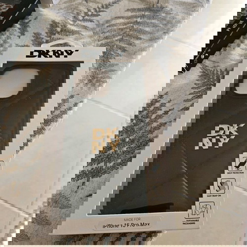 Θήκες iPhone 15 Pro Max σαν καινούργιες, 9 τεμάχια με powerbank και τζαμάκια Spigen