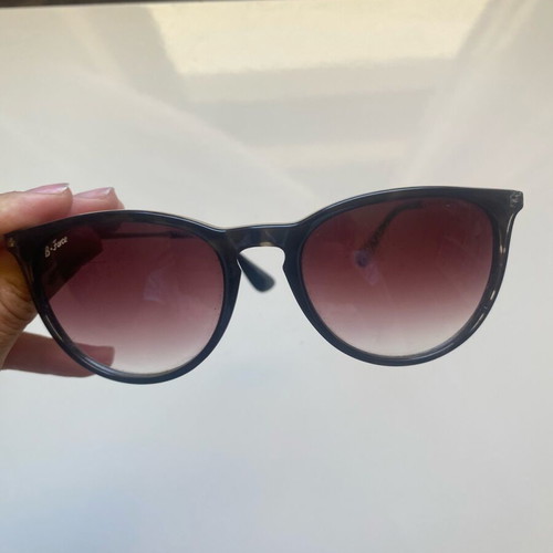 Sunglasses used with scratches on lenses